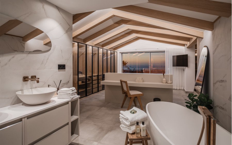 Duplex penthouse on the front line in Puerto Banús 