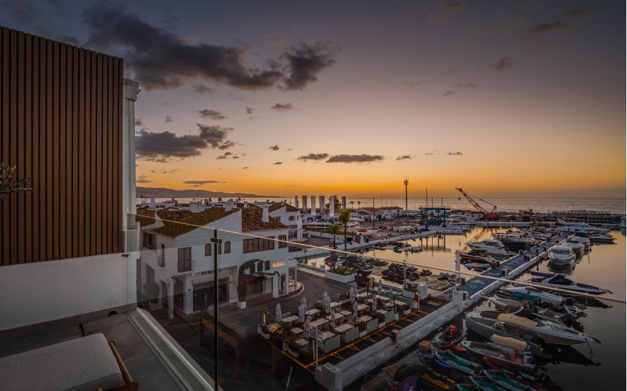 Ático dúplex en primera línea en Puerto Banús
