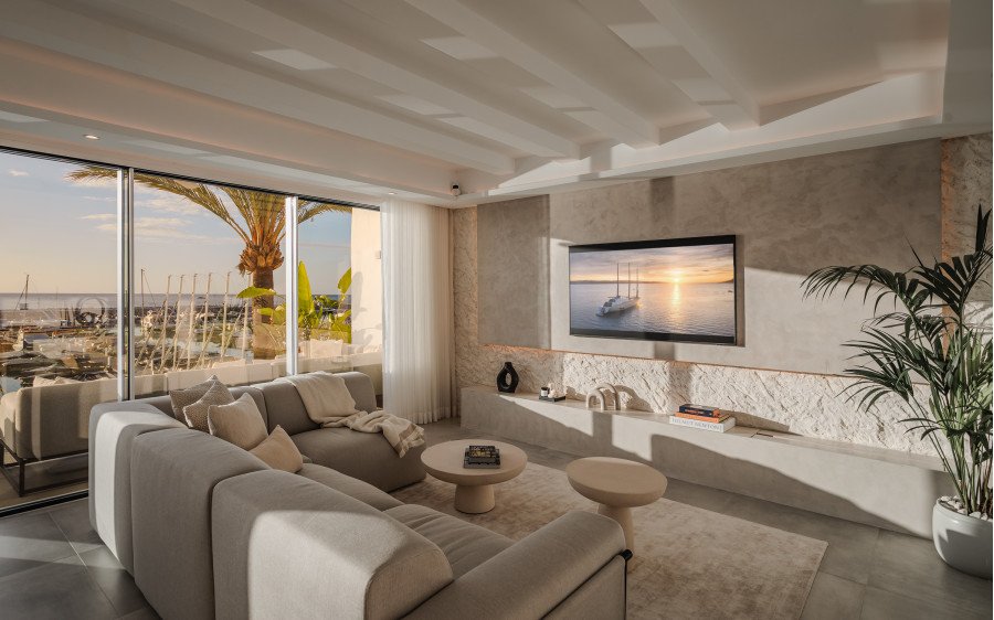 Ático dúplex en primera línea en Puerto Banús