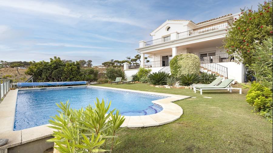 Villa in La Paloma Manilva | 4-bed | €1.45M