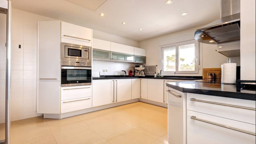 Villa in La Paloma Manilva | 4-bed | €1.45M
