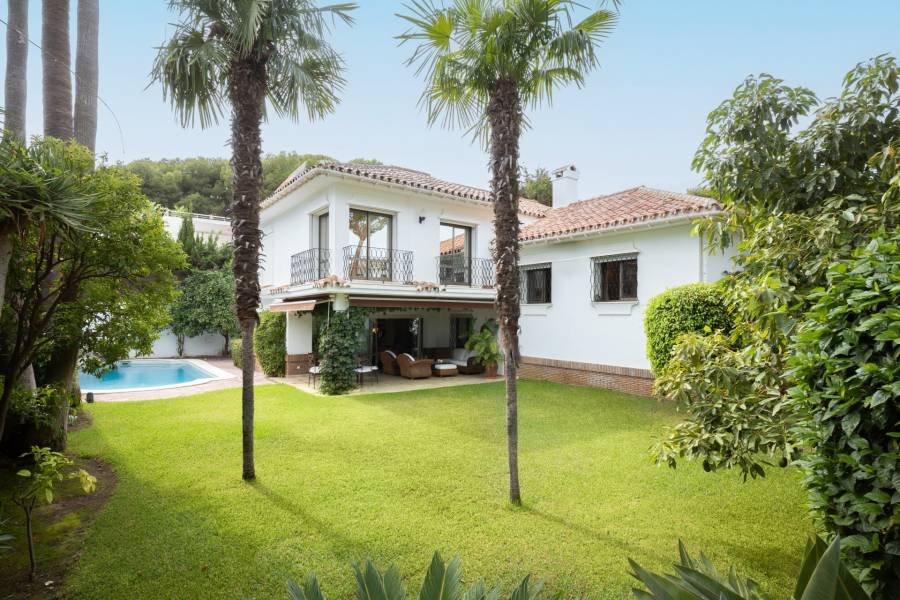 Villa in Marbella Este Marbella | 5-bed | €3.90M