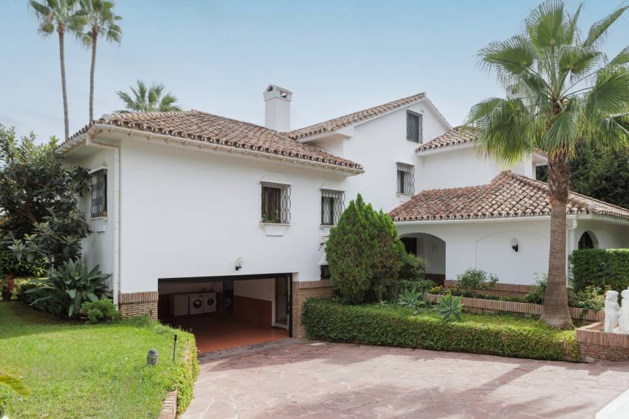 Villa in Marbella Este Marbella | 5-bed | €3.90M