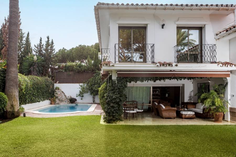 Villa in Marbella Este Marbella | 5-bed | €3.90M