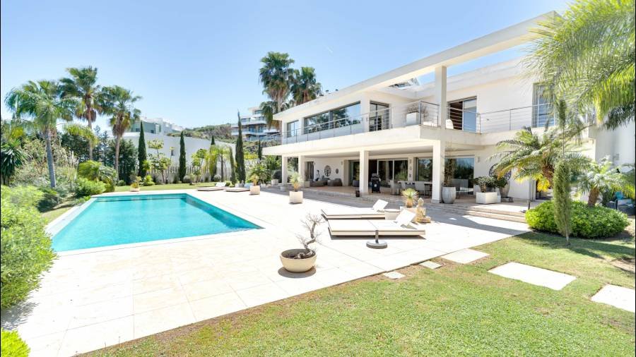 Villa in Calanova Golf Mijas Costa | 4-bed | €2.65M