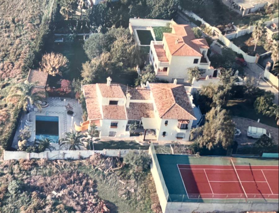 Villa in Estepona West Estepona | 5-bed | €1.50M