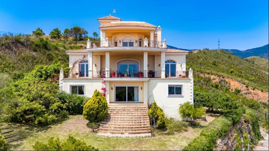 Villa Estepona | 7-bed | €2.10M