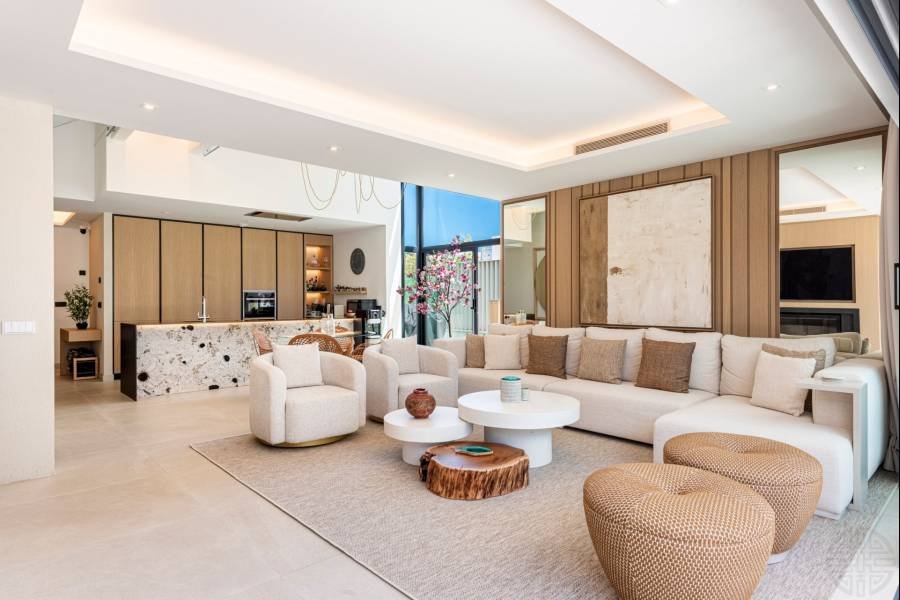 Semi Detached House in Estepona West Estepona | 4-bed | €2.55M