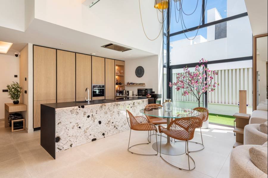 Semi Detached House in Estepona West Estepona | 4-bed | €2.55M