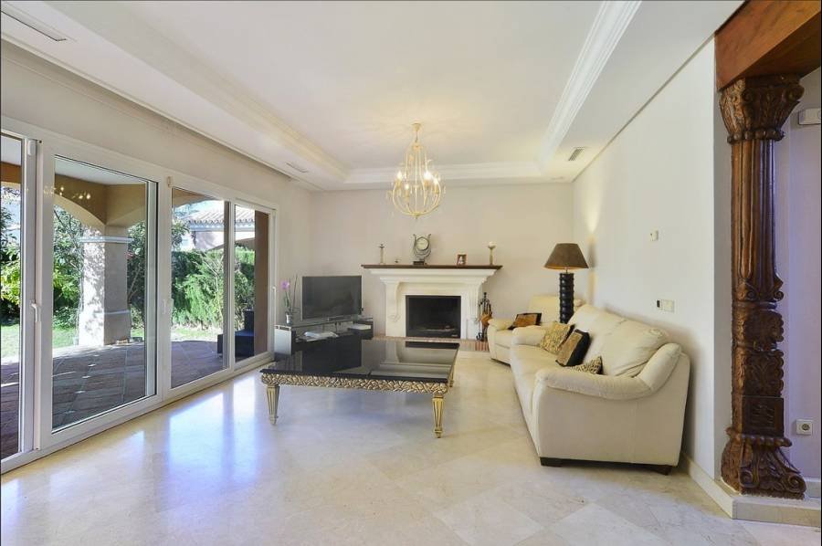 Villa in Nueva Andalucia Marbella | 4-bed | €1.70M