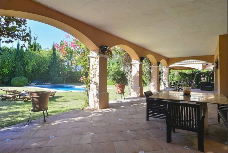 Villa in Nueva Andalucia Marbella | 4-bed | €1.70M