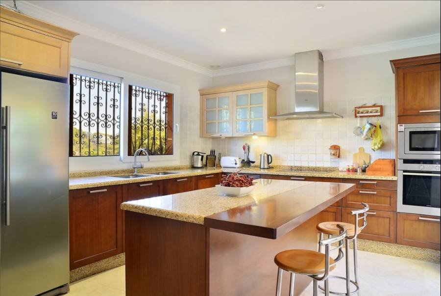 Villa in Nueva Andalucia Marbella | 4-bed | €1.70M