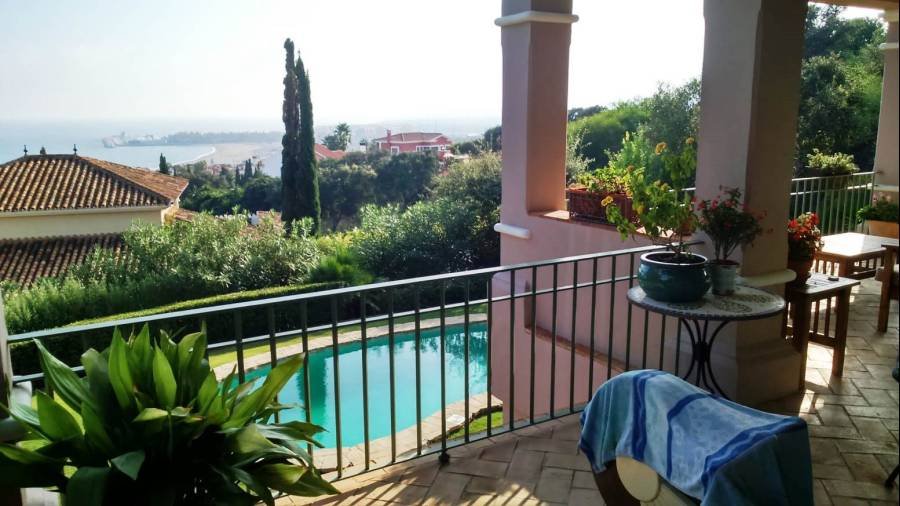 Villa in Torreguadiaro Sotogrande | 4-bed | €0.80M