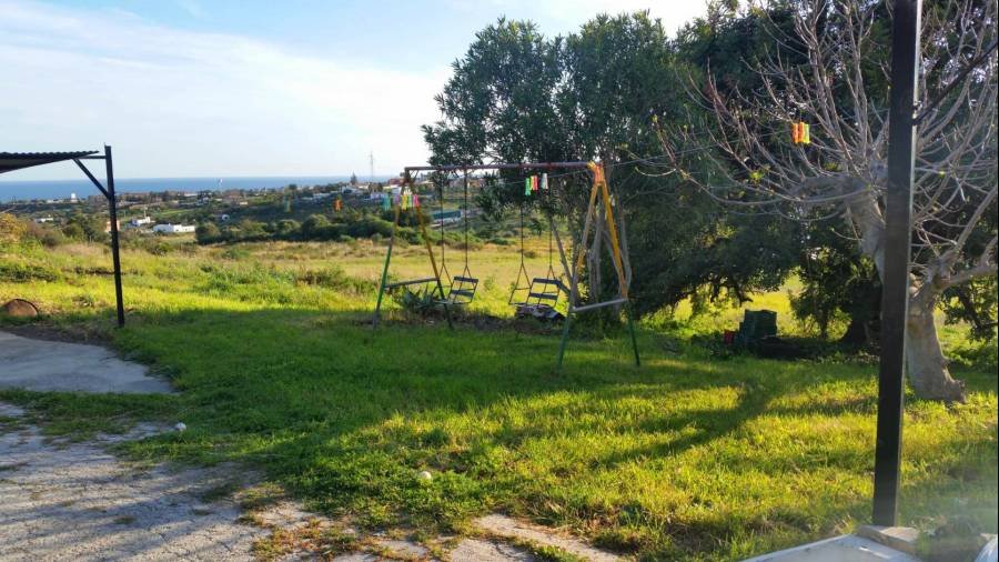 Finca in Estepona East Estepona | 5-bed | €0.80M