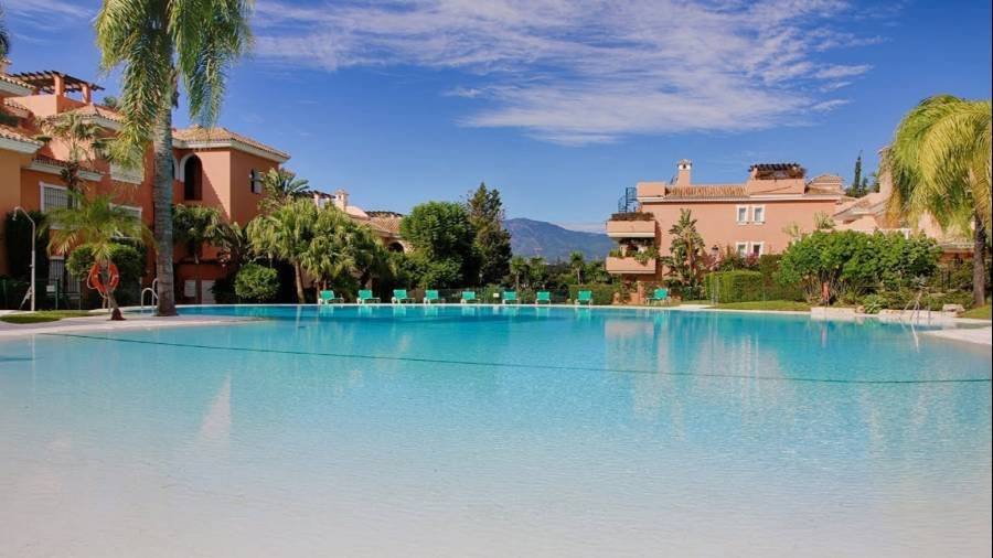 Semi Detached House in Estepona East Estepona | 3-bed | €0.59M