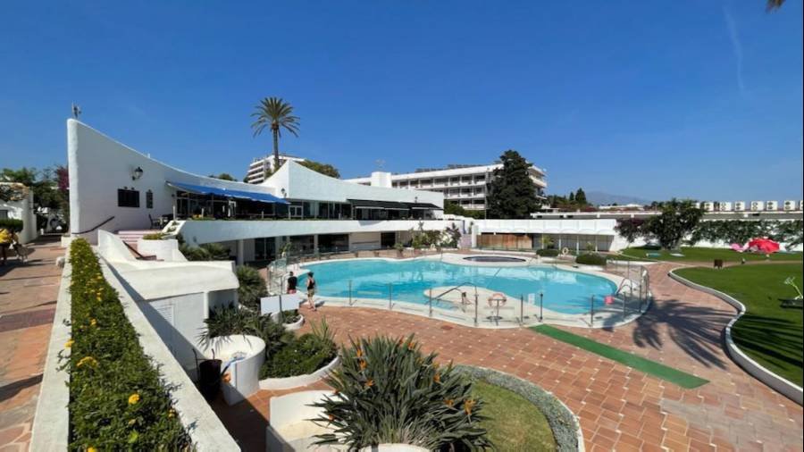 Semi Detached House in Estepona East Estepona | 3-bed | €0.59M