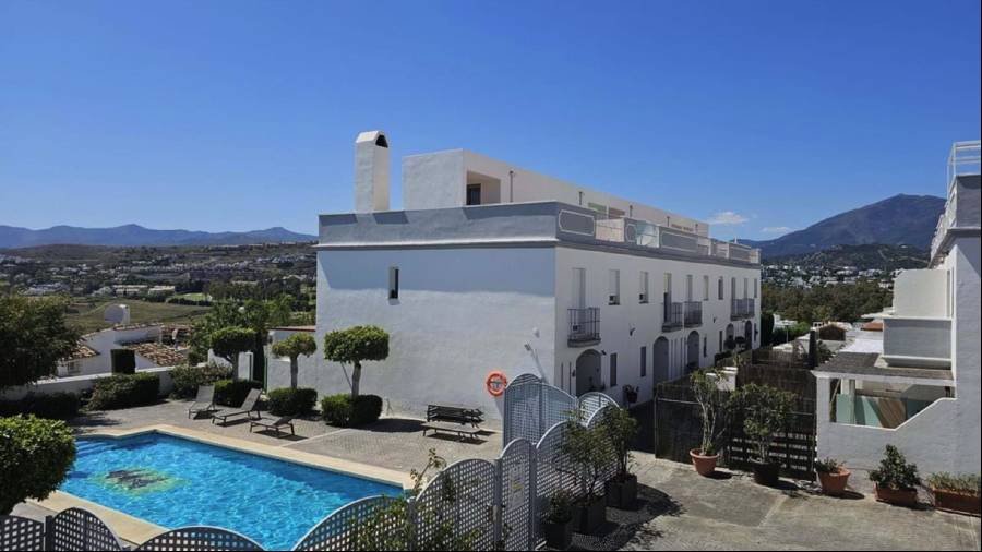Town House in Estepona East Estepona | 3-bed | €0.66M