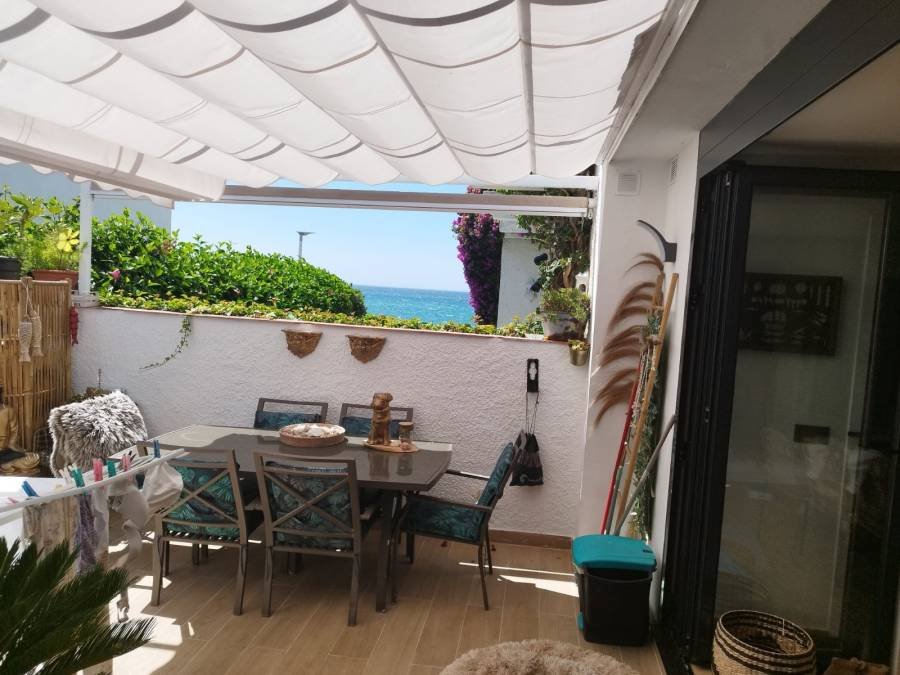 Semi Detached House in Estepona East Estepona | 4-bed | €0.85M