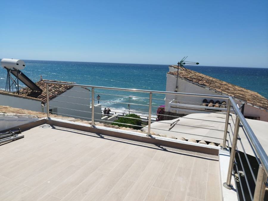 Semi Detached House in Estepona East Estepona | 4-bed | €0.85M