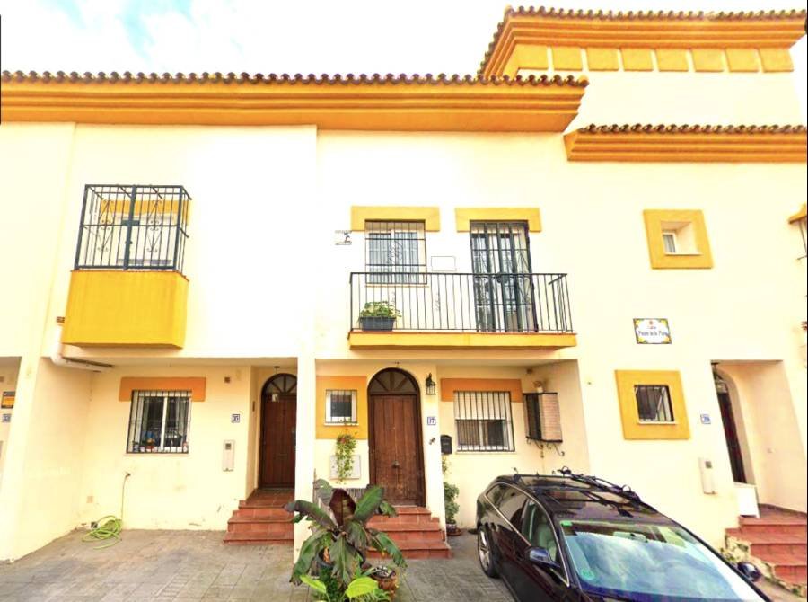 Town House in Estepona Town Estepona | 3-bed | €0.73M