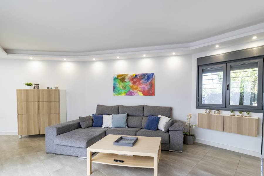 Semi Detached House San Pedro de Alcantara | 3-bed | €0.90M