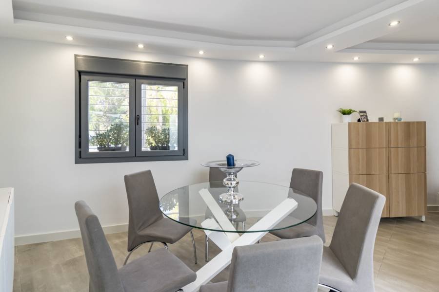 Semi Detached House San Pedro de Alcantara | 3-bed | €0.90M