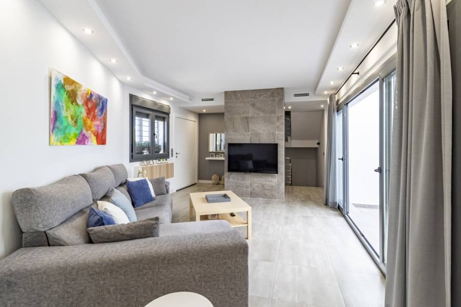 Semi Detached House San Pedro de Alcantara | 3-bed | €0.90M