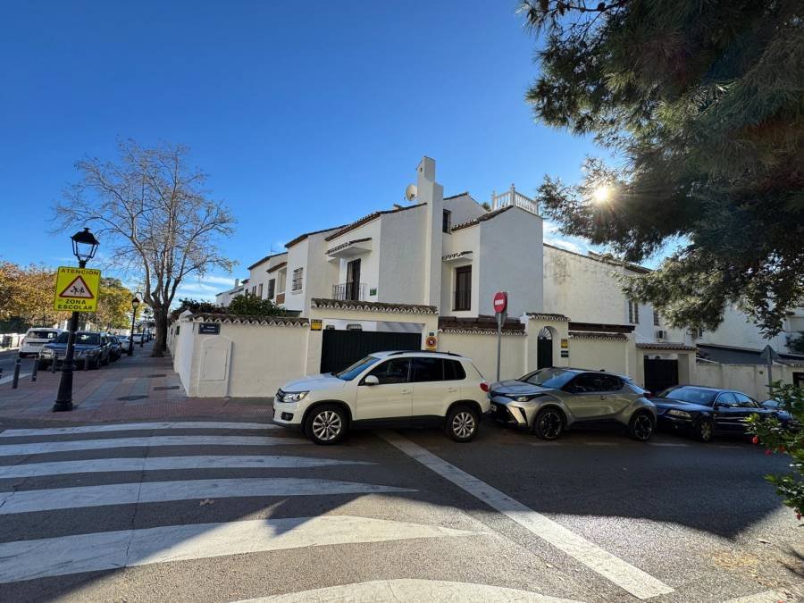 Semi Detached House Marbella | 4-bed | €1.05M
