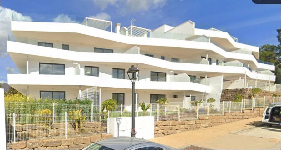 Ground Floor Apartment in Estepona West Estepona | 2-bed | €0.52M