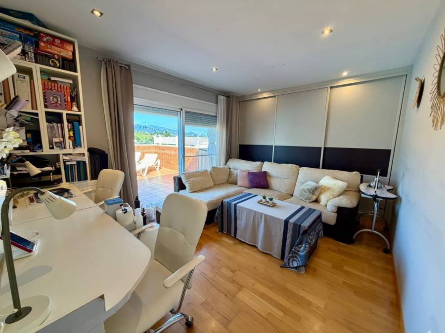Penthouse in Estepona Town Estepona | 4-bed | €0.52M