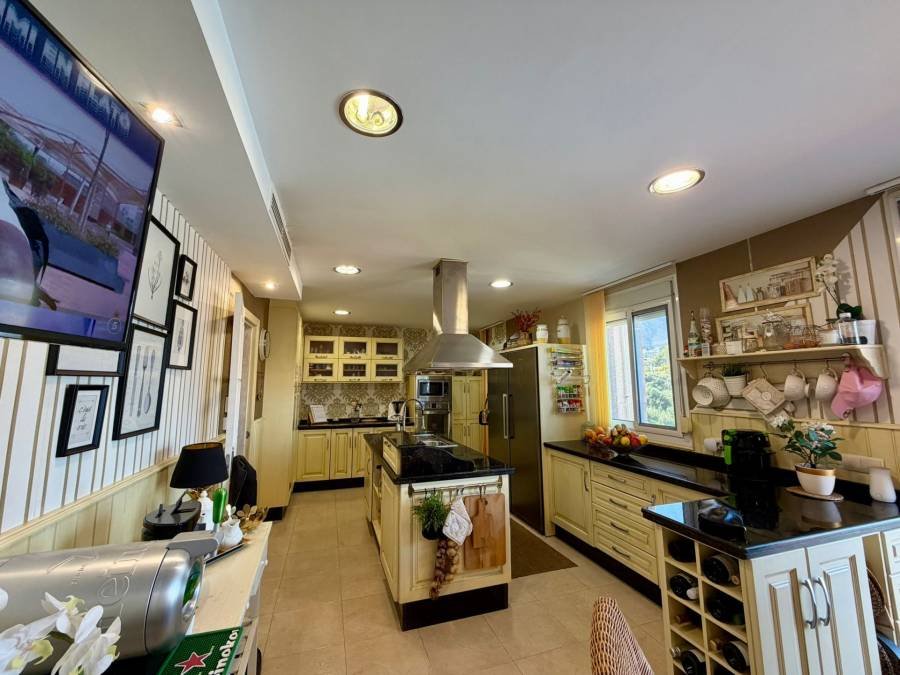 Penthouse in Estepona Town Estepona | 4-bed | €0.52M