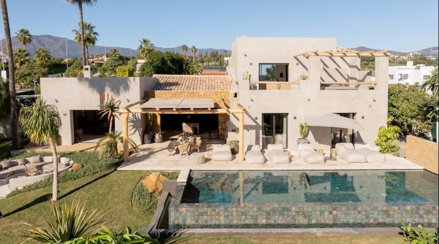 Villa in Estepona East Estepona | 5-bed | €3.97M
