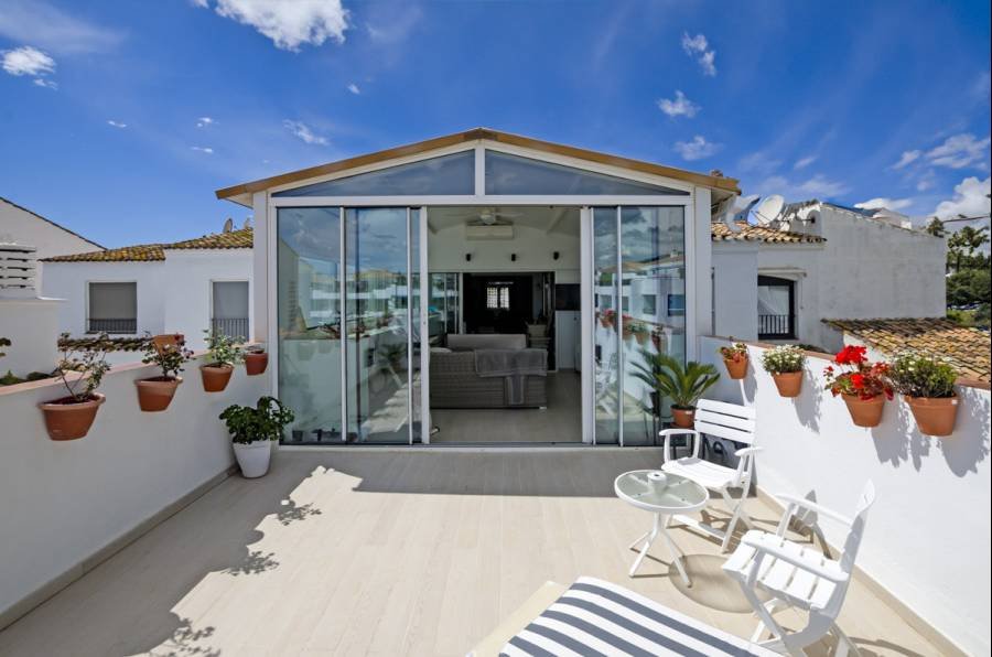 Penthouse in Marbella - Puerto Banus Marbella | 3-bed | €1.20M