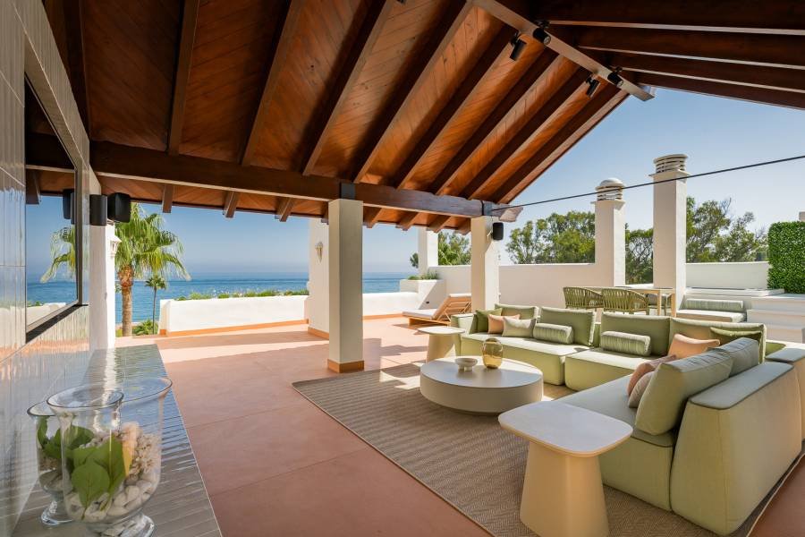 Penthouse in Estepona East Estepona | 3-bed | €3.00M