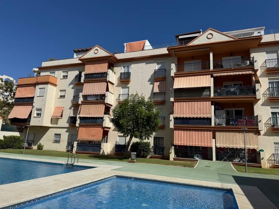 Penthouse in Estepona Town Estepona | 4-bed | €0.71M