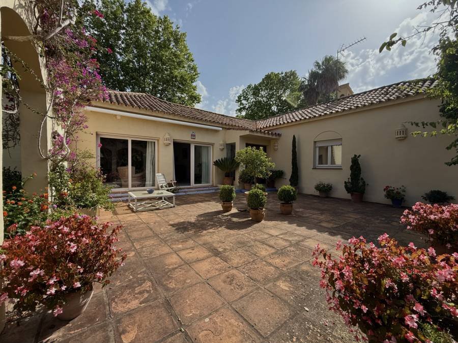 Villa in Sotogrande Alto Sotogrande | 5-bed | €1.00M