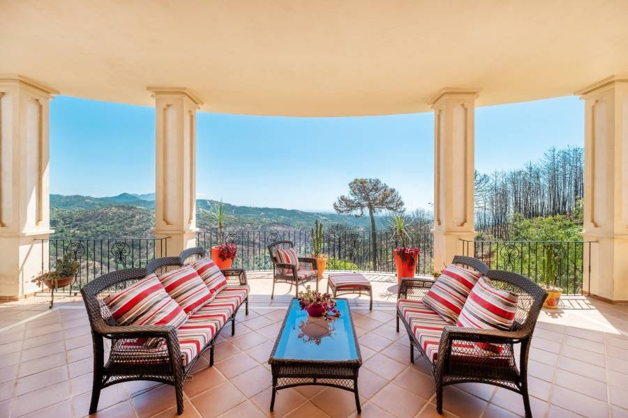 Finca en Altos de Estepona, Estepona | 7 dormitorios | €2.10M