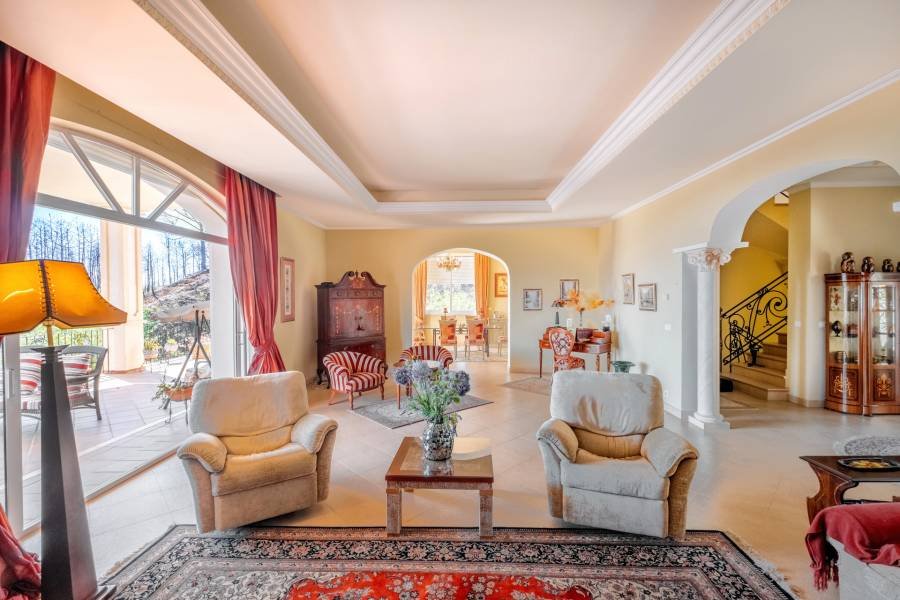 Finca en Altos de Estepona, Estepona | 7 dormitorios | €2.10M