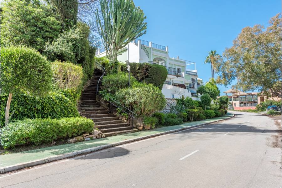 Town House in Nueva Andalucia Marbella | 2-bed | €0.55M