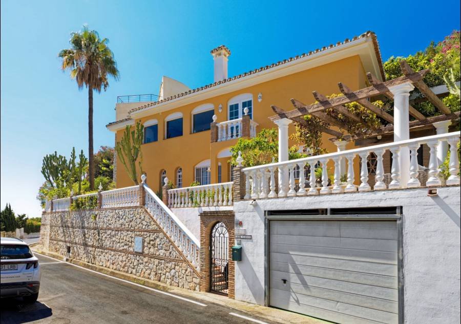 Villa in Torremuelle Benalmadena | 5-bed | €1.15M