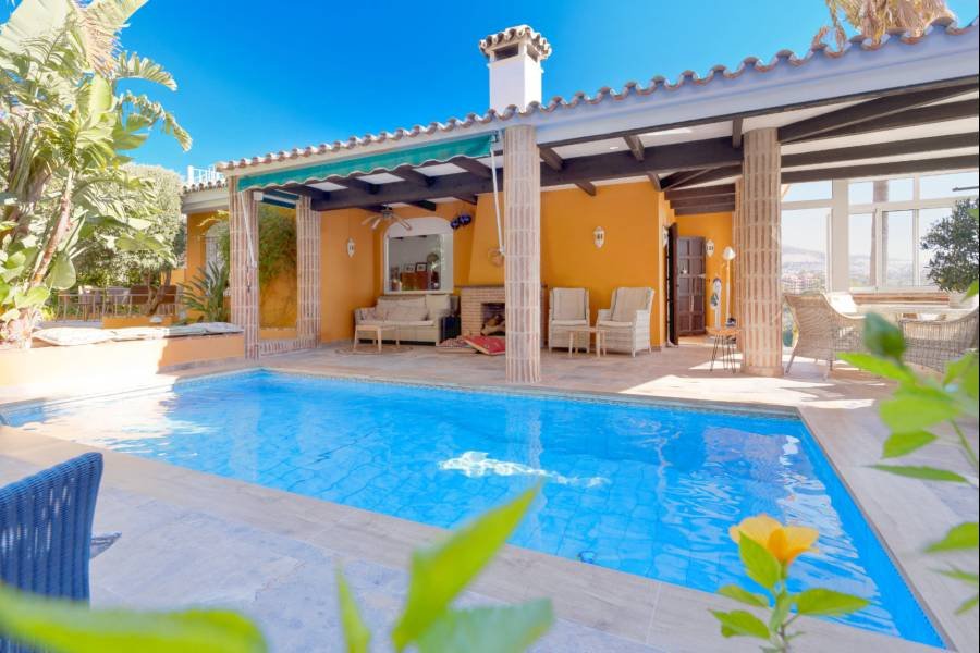Villa in Torremuelle Benalmadena | 5-bed | €1.15M