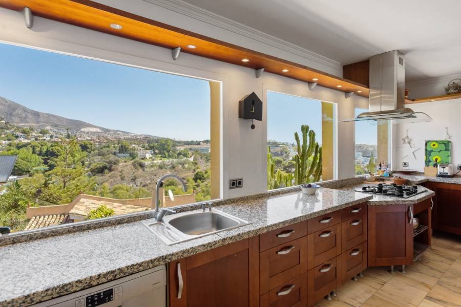 Villa in Torremuelle Benalmadena | 5-bed | €1.15M