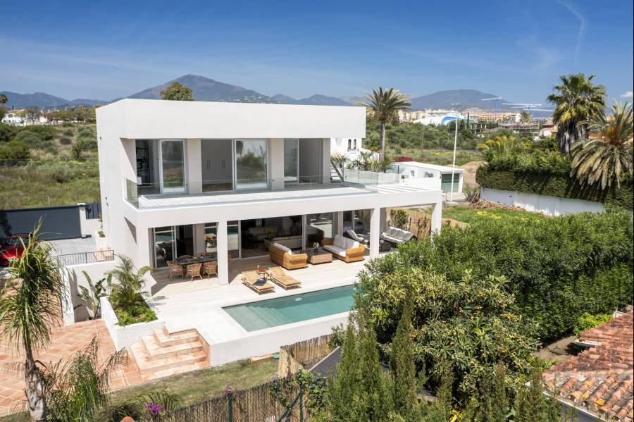 Villa in Linda Vista Baja San Pedro de Alcantara | 5-bed | €2.95M