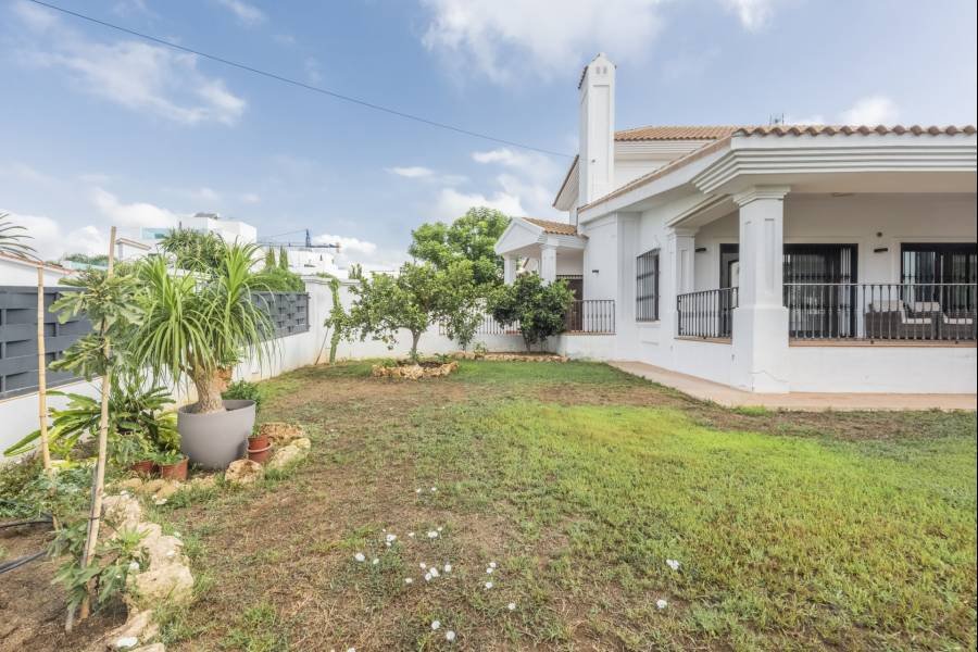 Villa in San Pedro Playa San Pedro de Alcantara | 5-bed | €2.00M