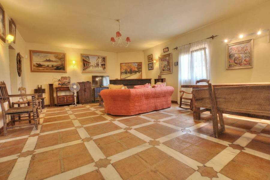 Finca in Entrerrios Mijas Costa | 4-bed | €1.20M