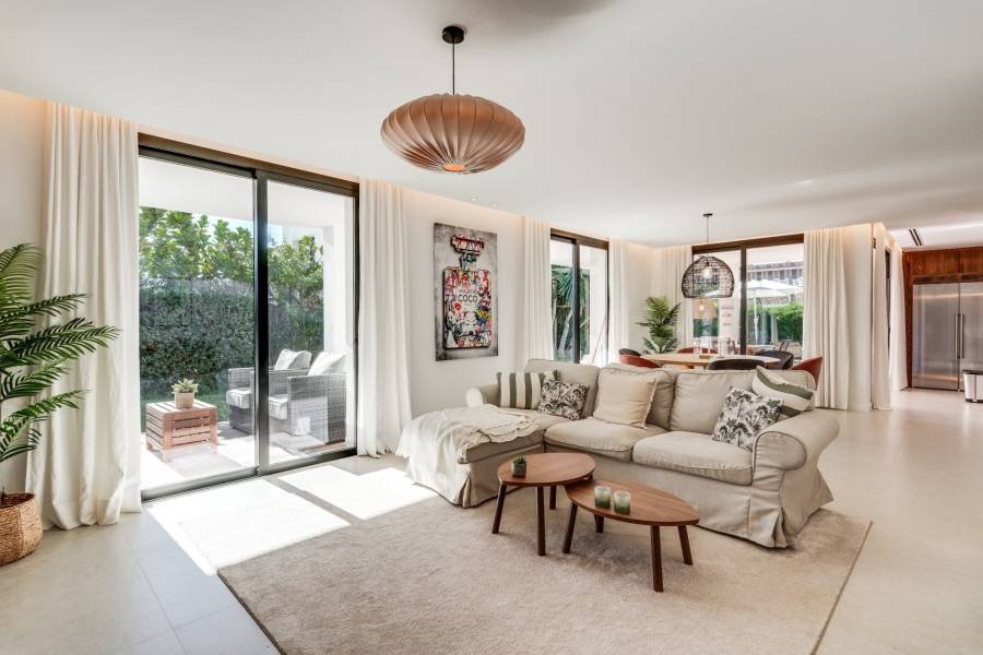 Villa in Nueva Andalucia Marbella | 4-bed | €2.65M