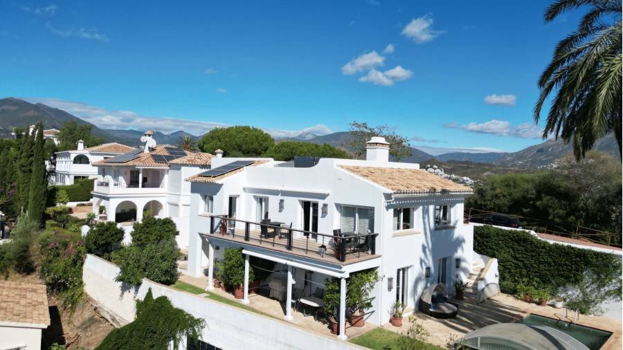 Villa in Nueva Andalucia Marbella | 4-bed | €1.80M