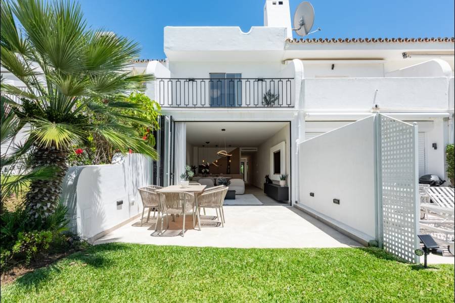 Town House in Nueva Andalucia Marbella | 4-bed | €1.40M