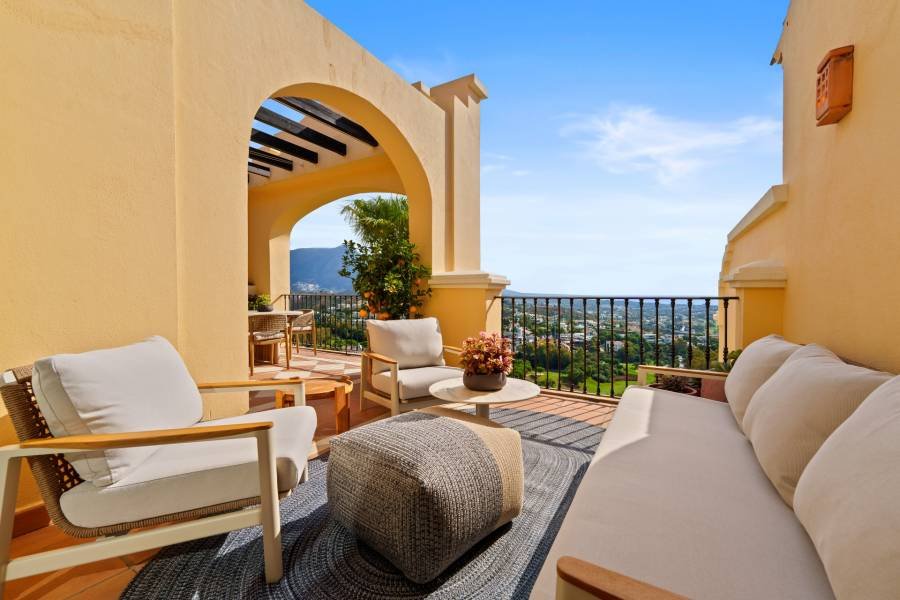 Duplex Penthouse in La Quinta Benahavis | 3-bed | €1.28M