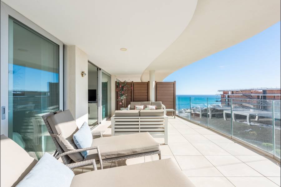 Apartment в El Higueron, Fuengirola | 2 спален | €0.58M